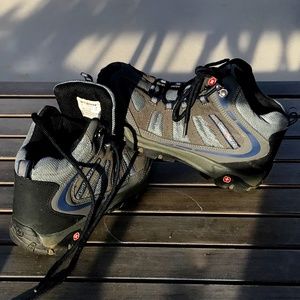 SWISS GEAR OUTERWEAR BOYS BOOTS SZ 6 EUC